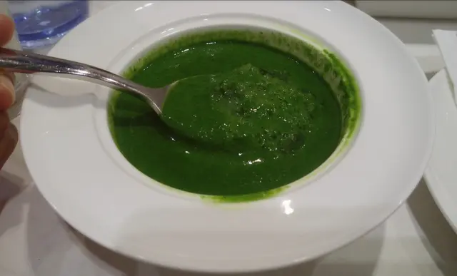 菠菜忌廉雪燕濃湯