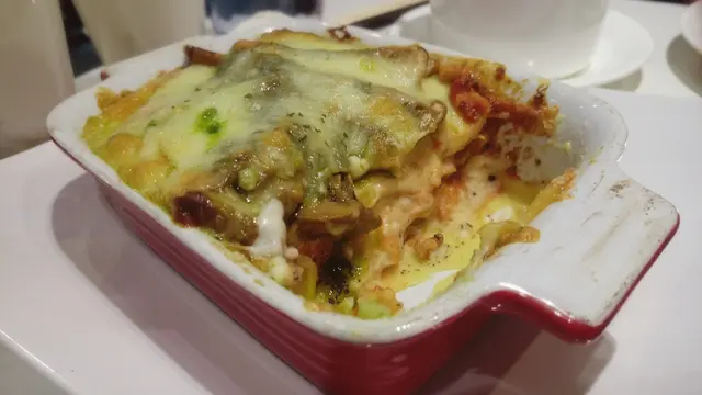 百靈菇青醬鮮豆包黑松露薯蓉焗千層闊麵