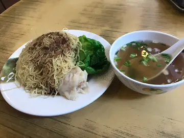 雲吞撈（牛腩汁）