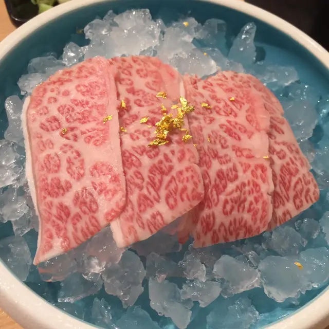 金箔和牛刺身