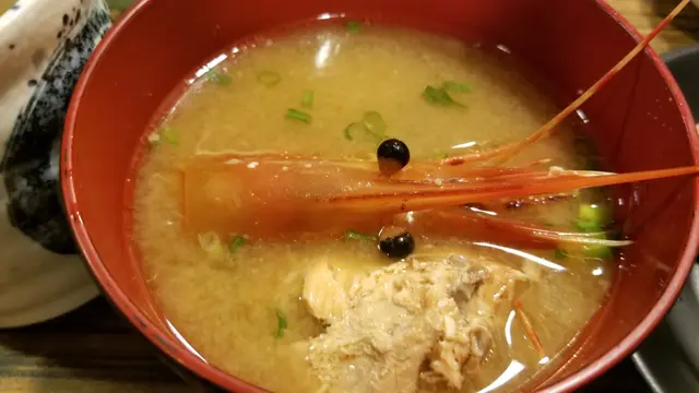 將蝦頭掉落去，自制蝦湯