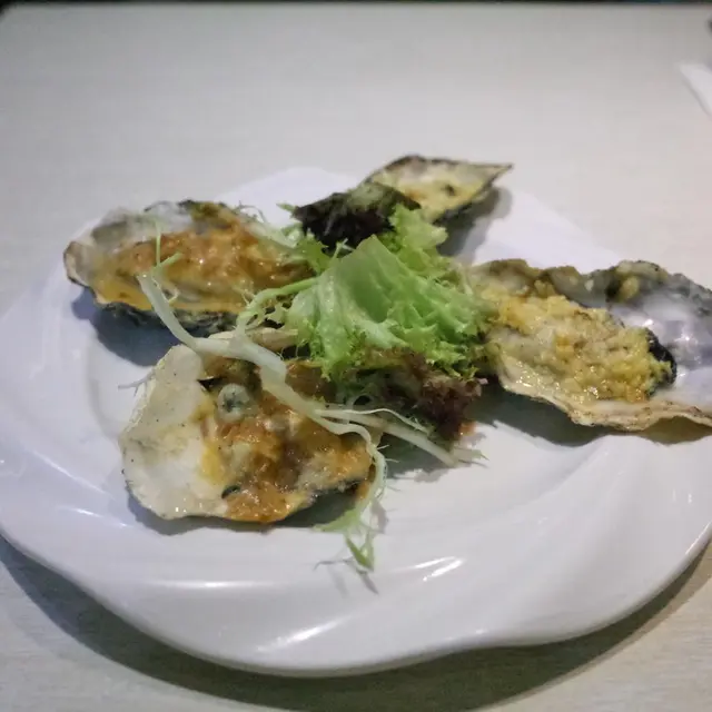 越式喇沙燒蠔 + 經典蒜蓉燒蠔