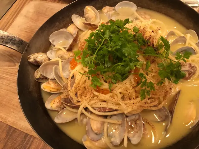 清酒木魚清湯炒蜆意粉