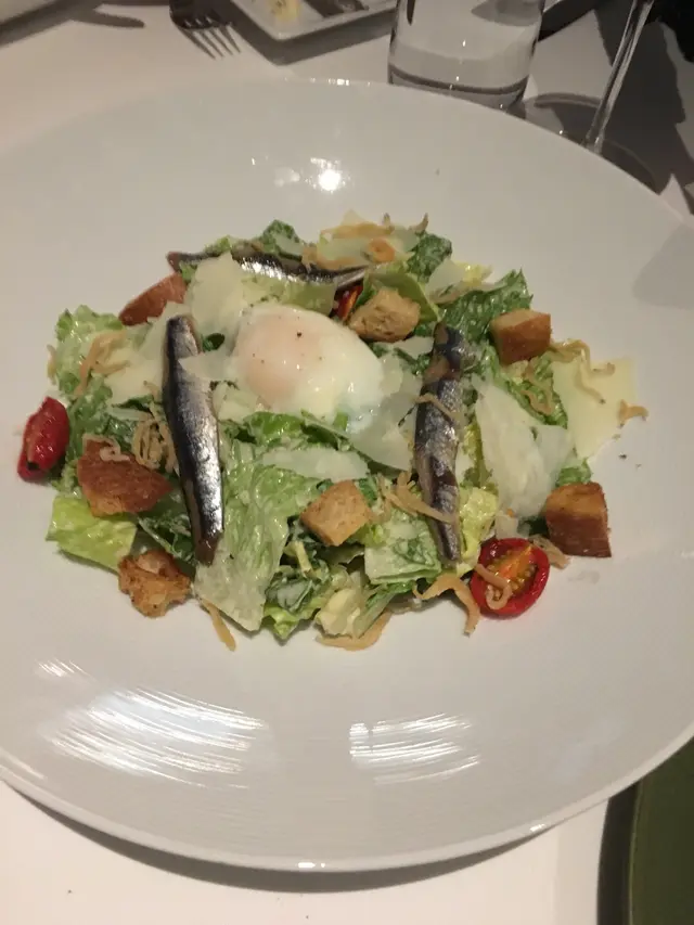 溫泉蛋凱薩沙拉