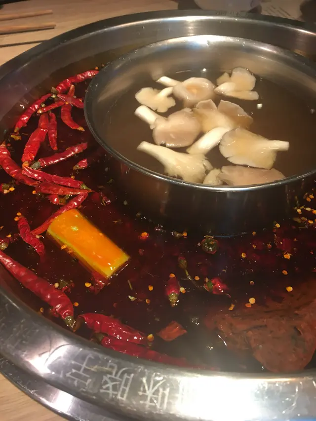 每位計算、兩個湯底都好正!