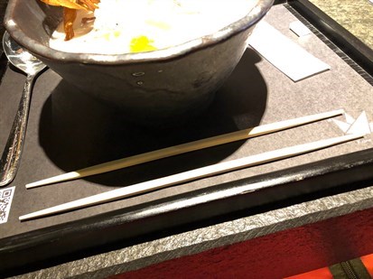 筷子是兩頭尖的，很特別