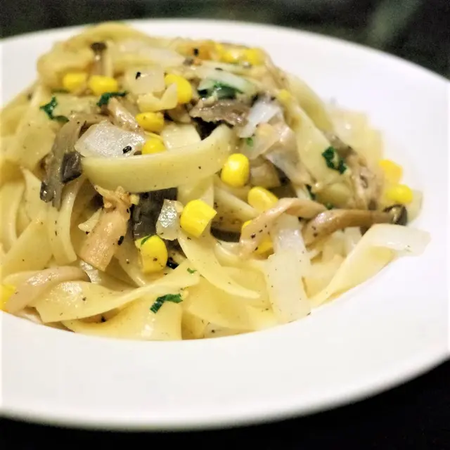 蒜香黑松露炒雜菌闊條麵