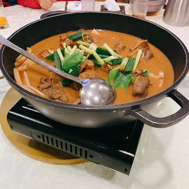 羊腩煲
