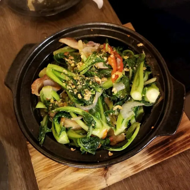 豬頸肉啫椰菜苗煲(馬拉盞)