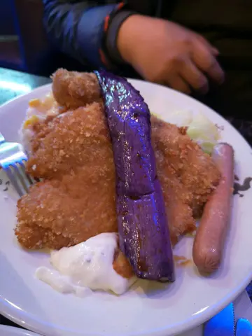 吉列豬扒腸仔飯