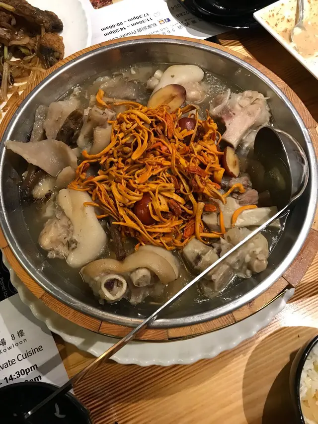 撚手木桶藥膳豬手