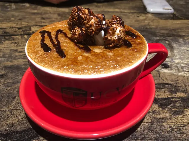 焦糖脆皮咖啡，我第一次見咖啡有爆谷， 好有創意，表面係焦糖黎，咖啡既苦味加埋爆谷既糖味，係完美既協調👍🏻 