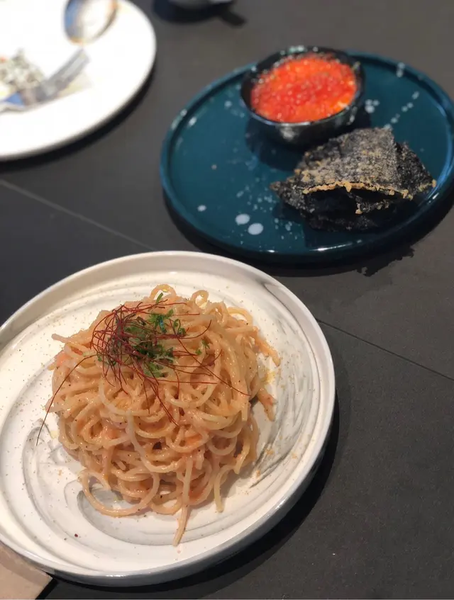 明太子忌廉意粉配烤烏魚籽