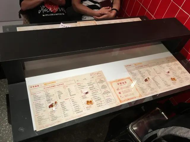 呢張枱上面整多一層木板,但用途不明