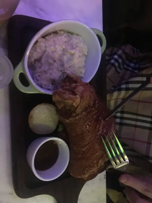 豬腳得個皮係熱嘅,個飯完全唔熱的