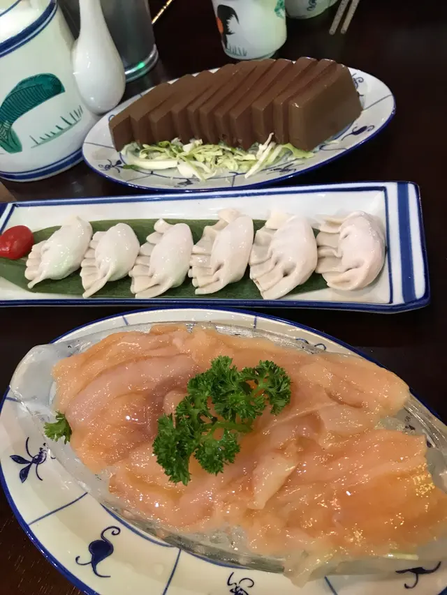 鴨血、美人餃、蚌