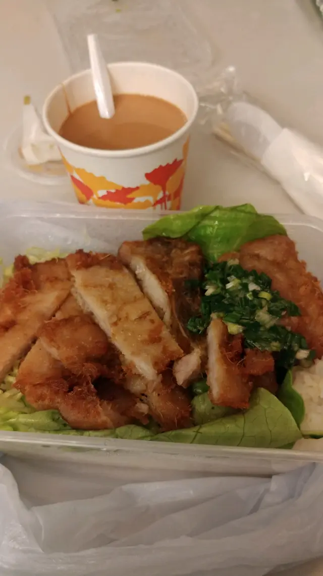 香茅豬扒飯及熱奶茶