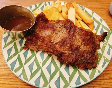 西冷牛扒配薯条