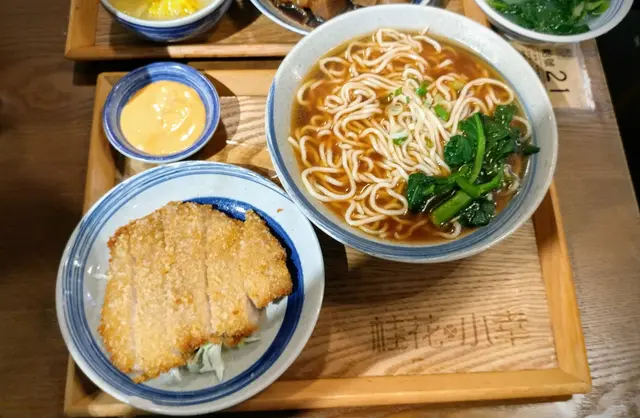 酥炸排骨麵(紅燒牛肉湯底)