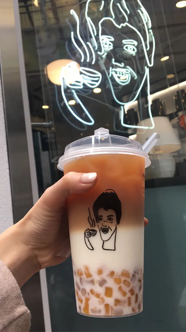 桂花鮮奶茶加芋圓