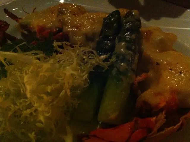 波士頓龍蝦配露筍 Boston Lobster Thermidor asparagus and mixed leaf salad