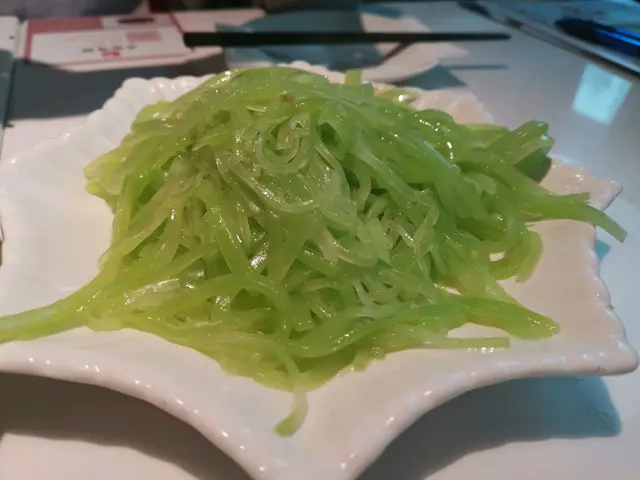 口感酥脆,陪干锅口水鸡很不错。