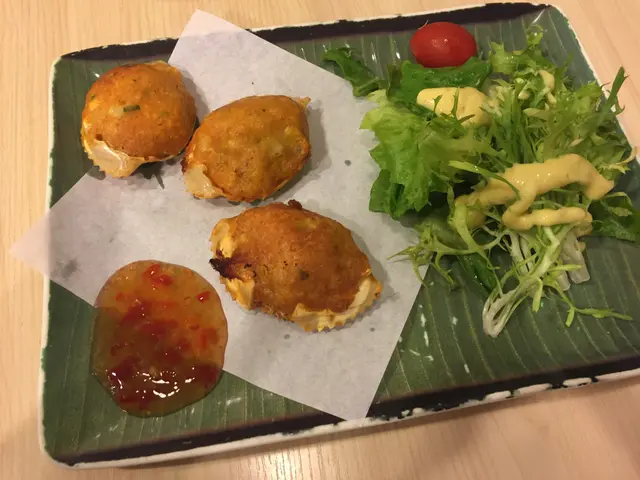 蟹肉焗釀蟹蓋配輕量田園沙律