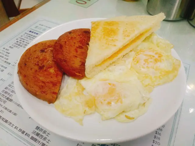 常餐 (餐肉煎蛋多士)