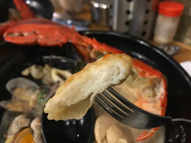 墨魚手指魚腐龍蝦湯泡飯 (含半隻龍蝦)