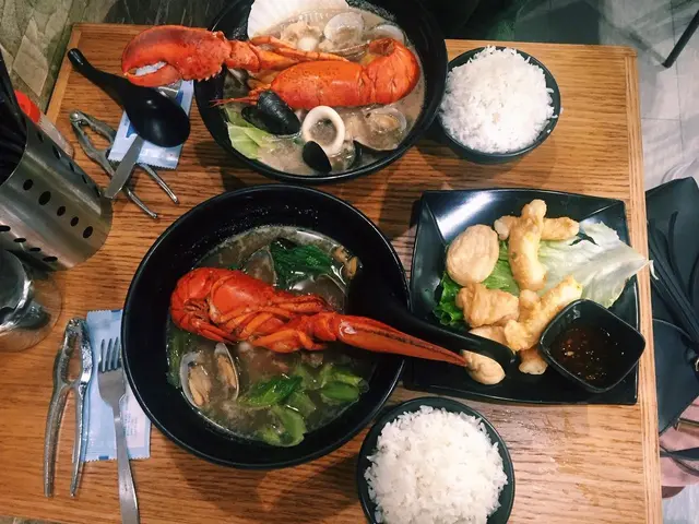 墨魚手指魚腐龍蝦湯泡飯(加半隻龍蝦)