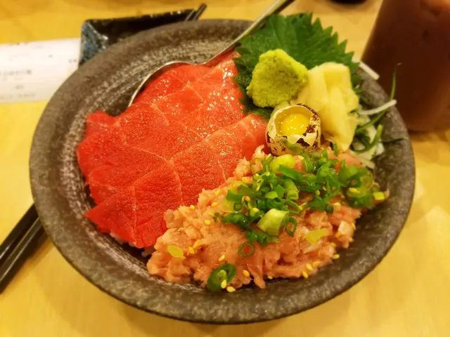 比爭鮮仲差既丼..238蚊..worst than sushi express sashimi don and it costs 238  😭