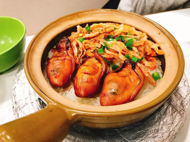 流浮山拼金蠔拼蝦乾煲仔飯