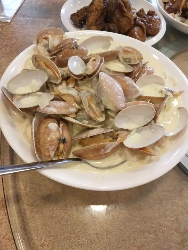 白酒忌廉煮花甲配烏冬