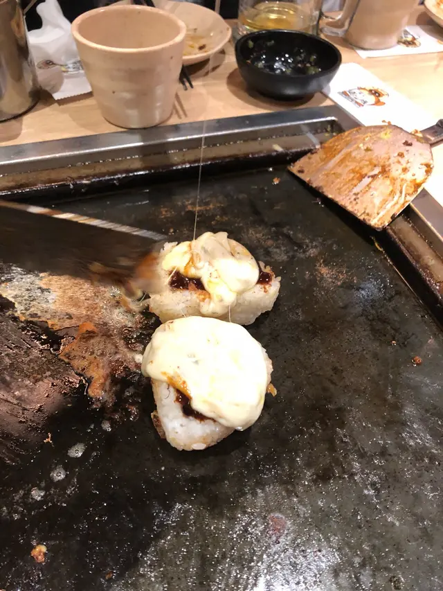 芝士飯團倒左芝士後既樣