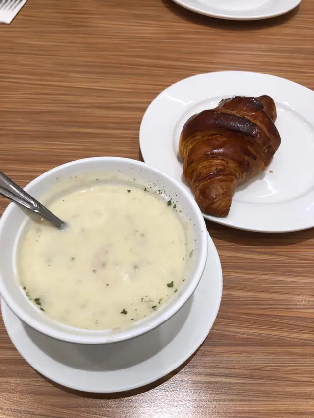 餐湯 + 牛角包