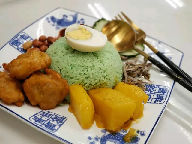 塔拉炸雞椰漿飯