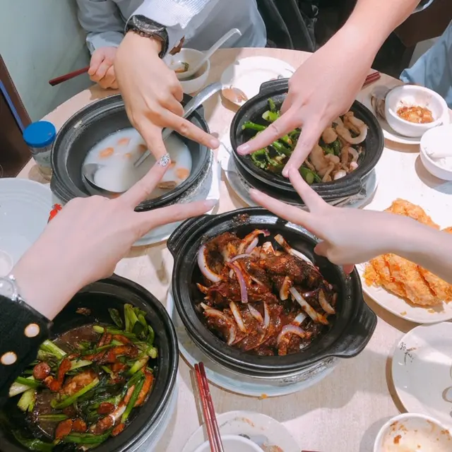 大家食到好開心，呢度系大牌檔風格但比大排檔乾淨好過， 價錢又平過酒樓