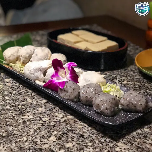 自家製韭菜餃(半份)、自家製極品水餃(半份)、黑松露蝦丸(半份)