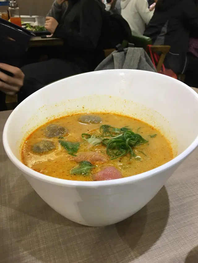 生牛肉牛丸咖喱湯檬粉
