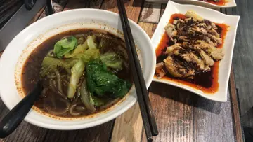 口水鸡配酸辣粉