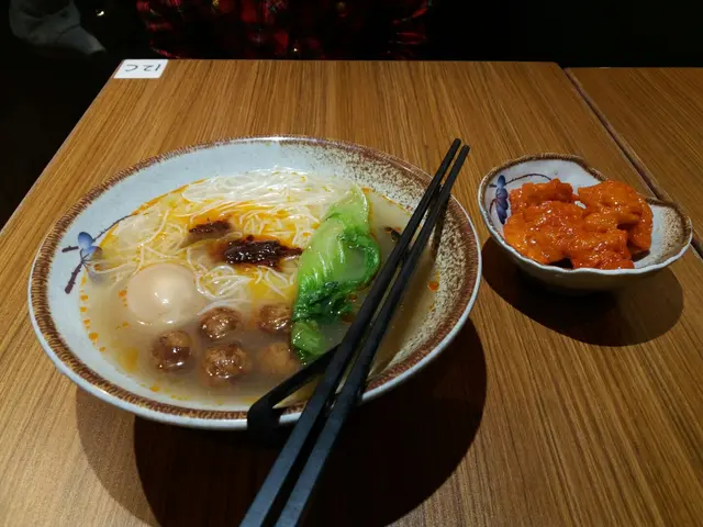 米粉, 辣陳皮魚蛋, 溏心蛋, 酸齋, 辣汁(大)