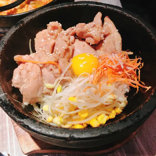 傳統石頭鍋雞飯