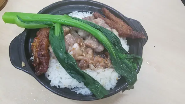 鳳爪排骨煲仔飯