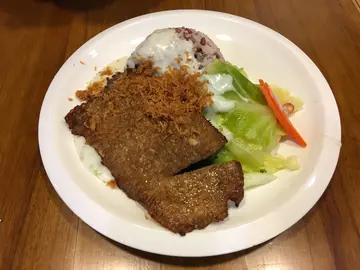 椰香辣汁猪扒糙米饭