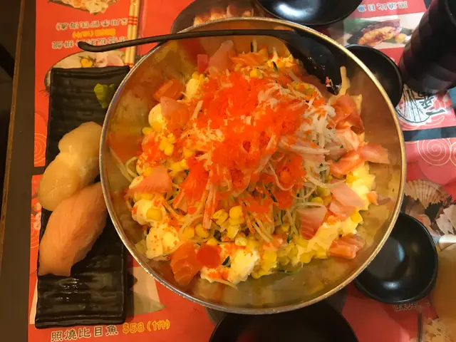 沙律 ----魚生碎配蟹籽沙律