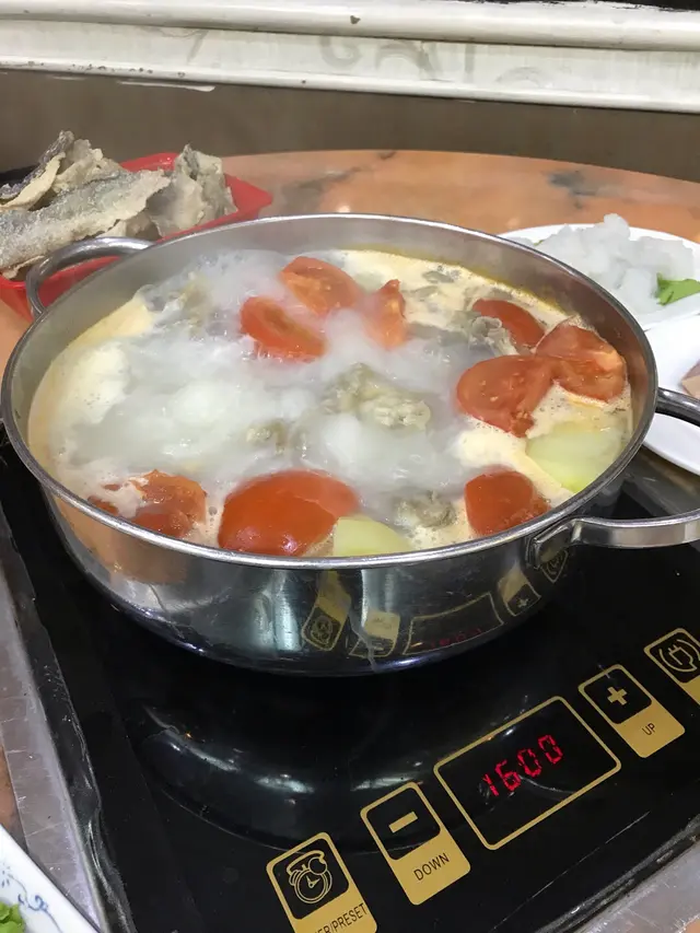 番茄薯仔豬骨湯