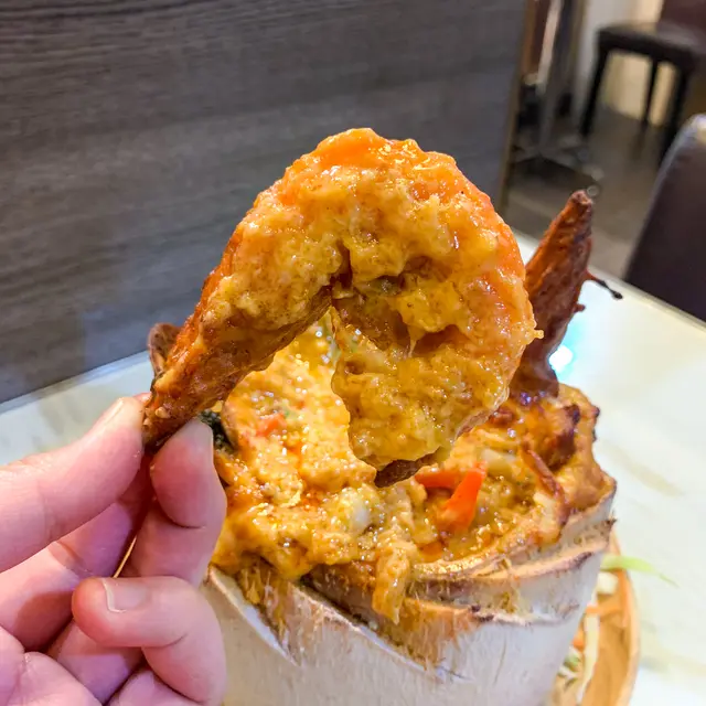 劈開椰青見海鮮