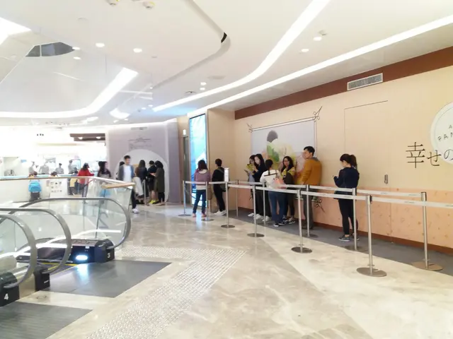 食完嘅時候, 出面都唔算多人排隊