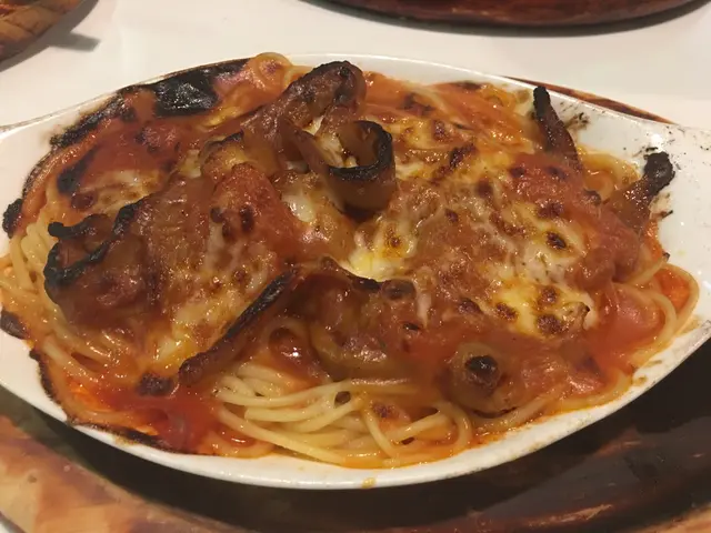 焗鮮茄汁豬頸肉意粉