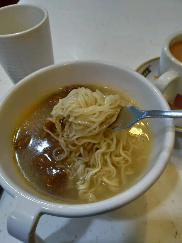 浸到林晒的公仔麵，賣相差，質感差。非常難食。慘過食C。